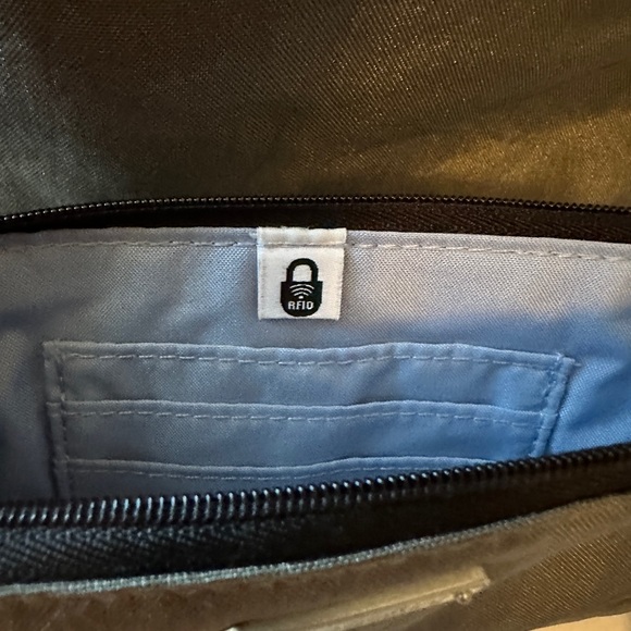 Baggallini Metro Backpack With RFID Phone Wristlet - Picture 9 of 9